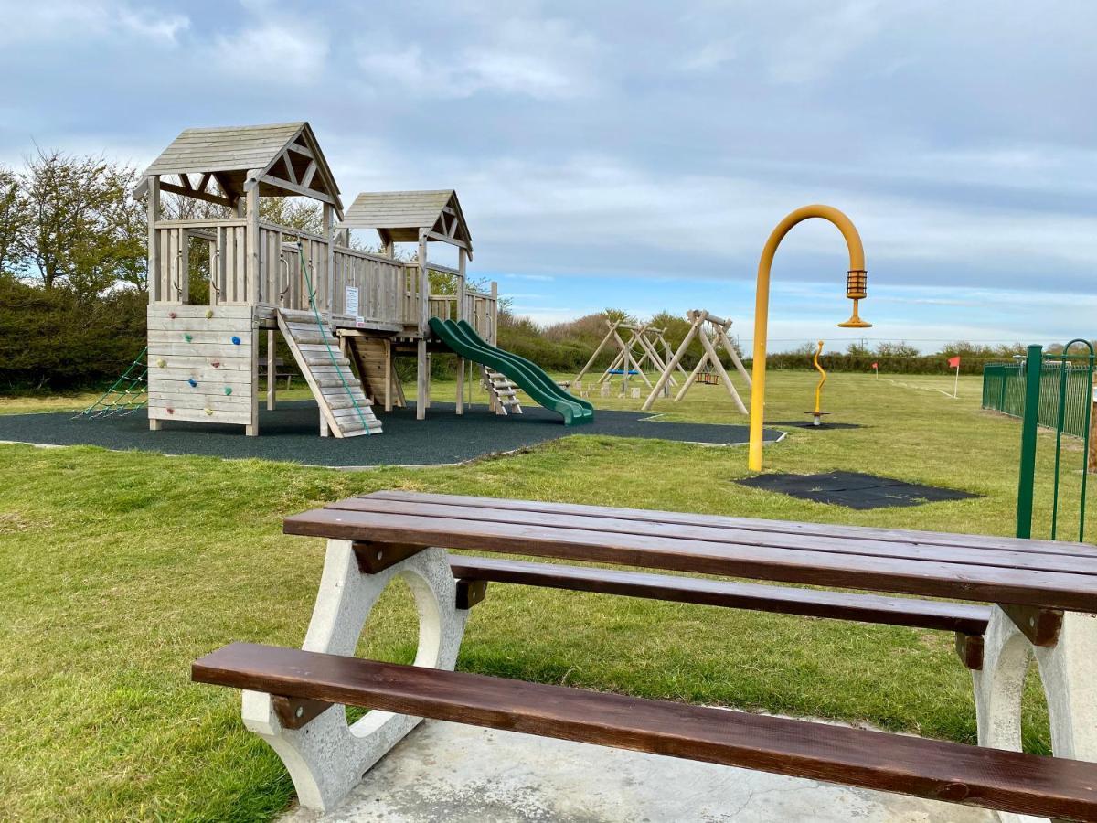 פרשווטר Bayview Self-Catering Coastal Bungalow In Rural West Wight מראה חיצוני תמונה